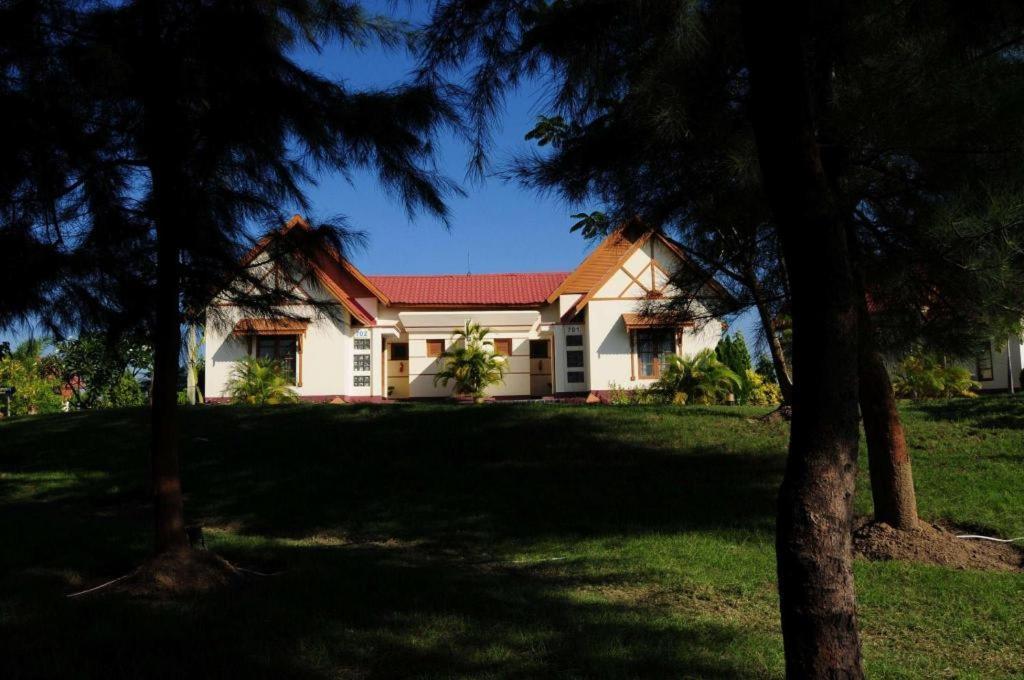 Myat Taw Win Hotel Naypyidaw Exterior photo