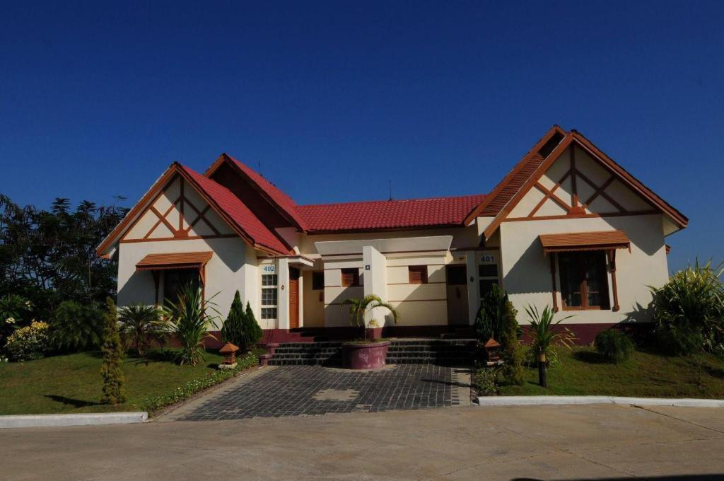 Myat Taw Win Hotel Naypyidaw Exterior photo