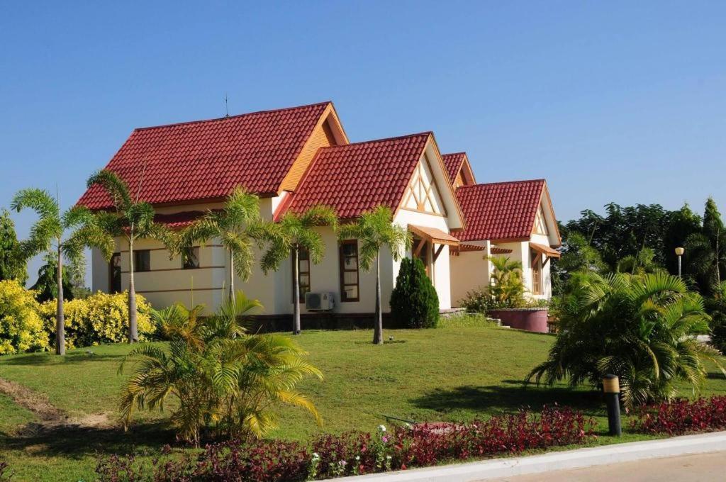 Myat Taw Win Hotel Naypyidaw Exterior photo