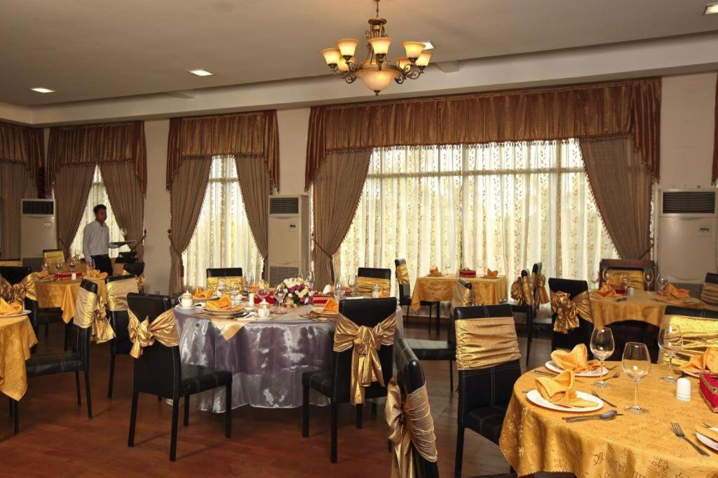 Myat Taw Win Hotel Naypyidaw Exterior photo