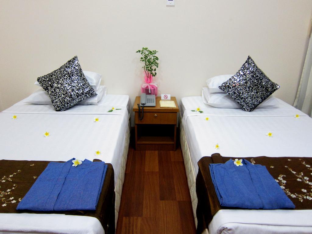 Myat Taw Win Hotel Naypyidaw Room photo