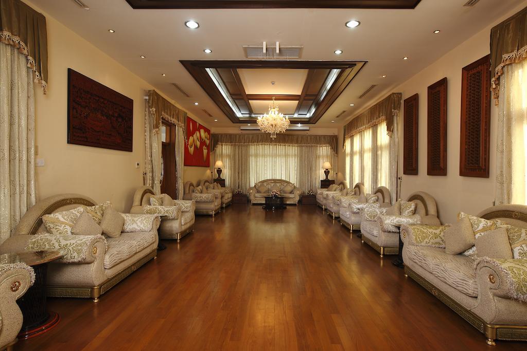 Myat Taw Win Hotel Naypyidaw Room photo